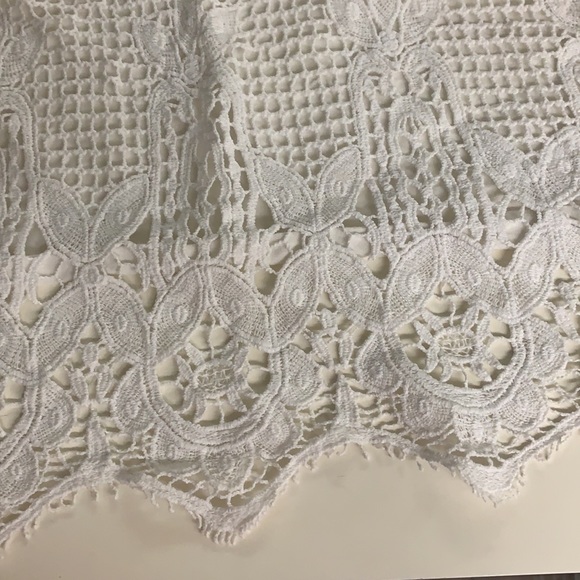 Express Backless Halter Crop Top - Picture 4 of 7